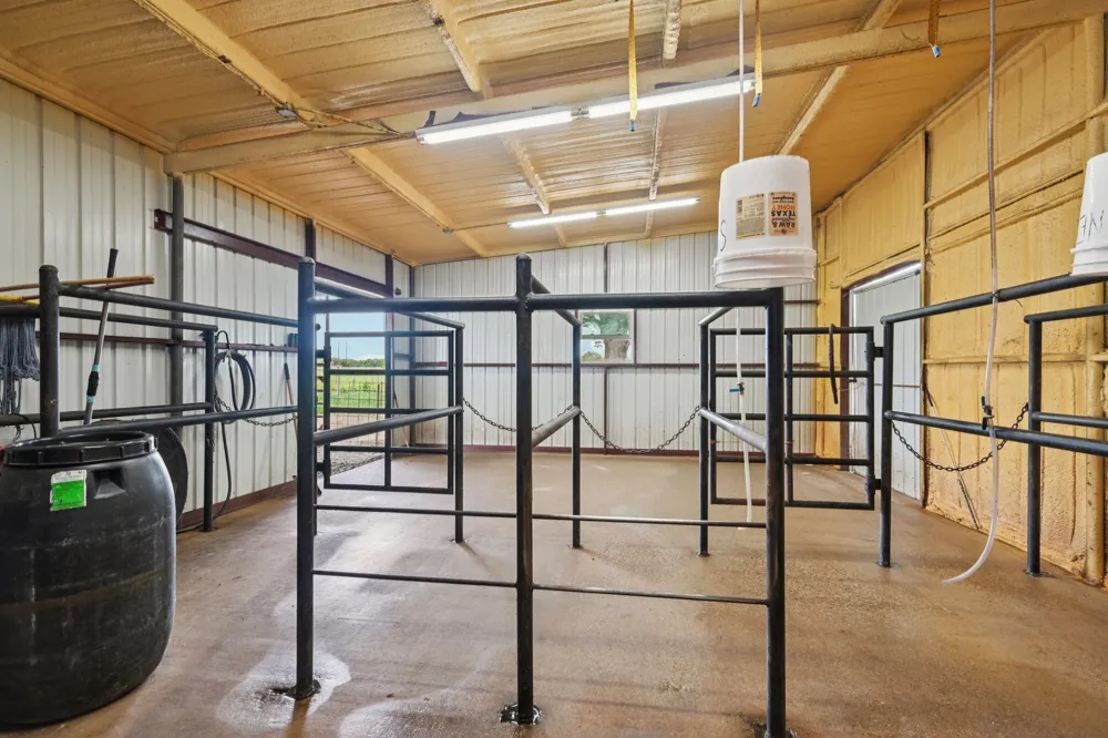 1143 RS County Road 2300 Emory, TX 75440