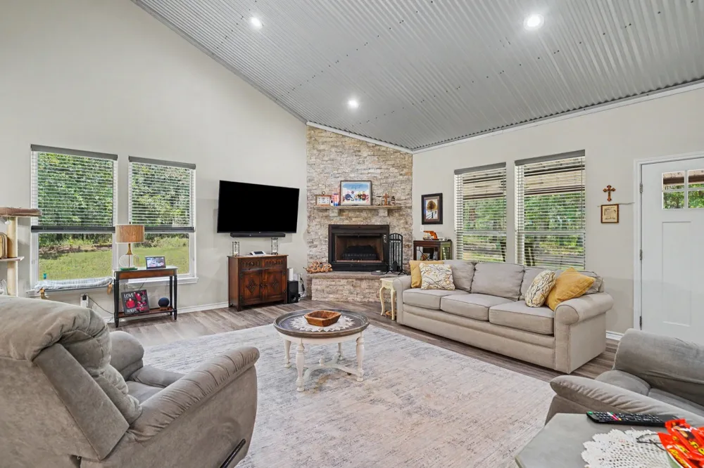 125 Rolling Hills Boulevard Alvord, TX 76225