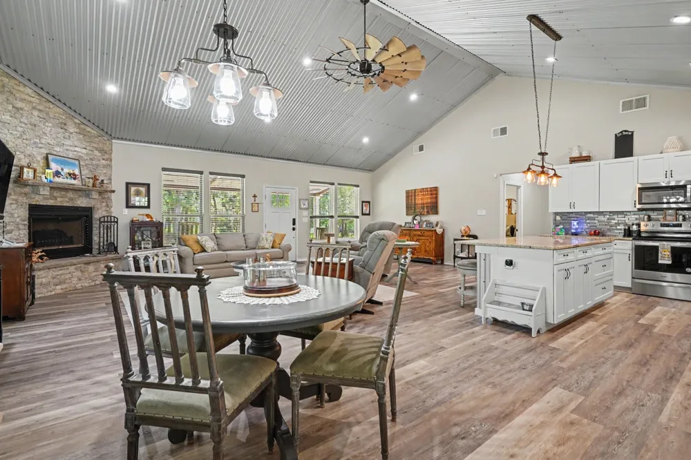 125 Rolling Hills Boulevard Alvord, TX 76225