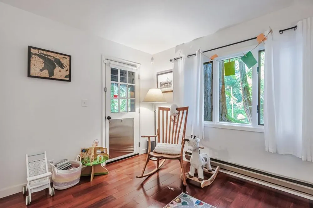 252 Blakewood Way Redwood City, CA 94062