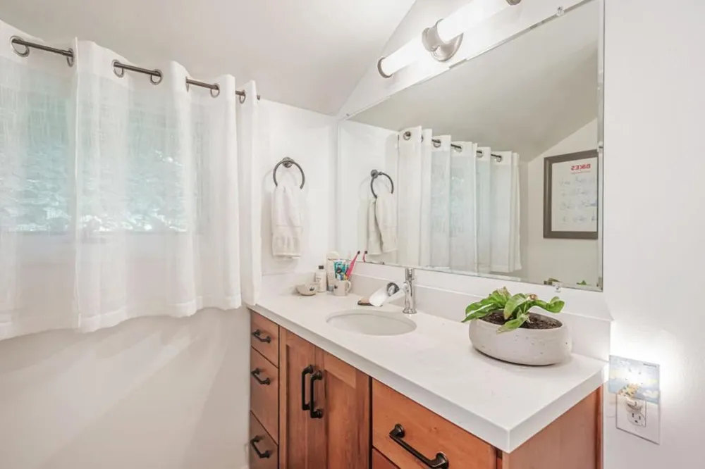 252 Blakewood Way Redwood City, CA 94062