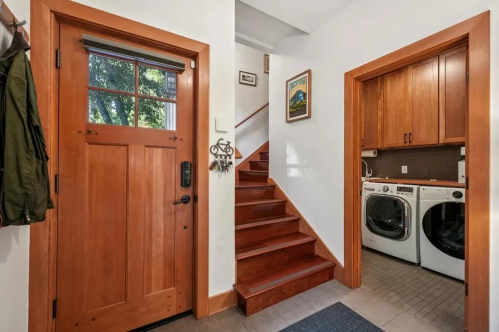 252 Blakewood Way Redwood City, CA 94062