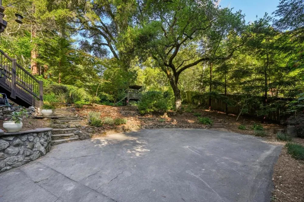 252 Blakewood Way Redwood City, CA 94062