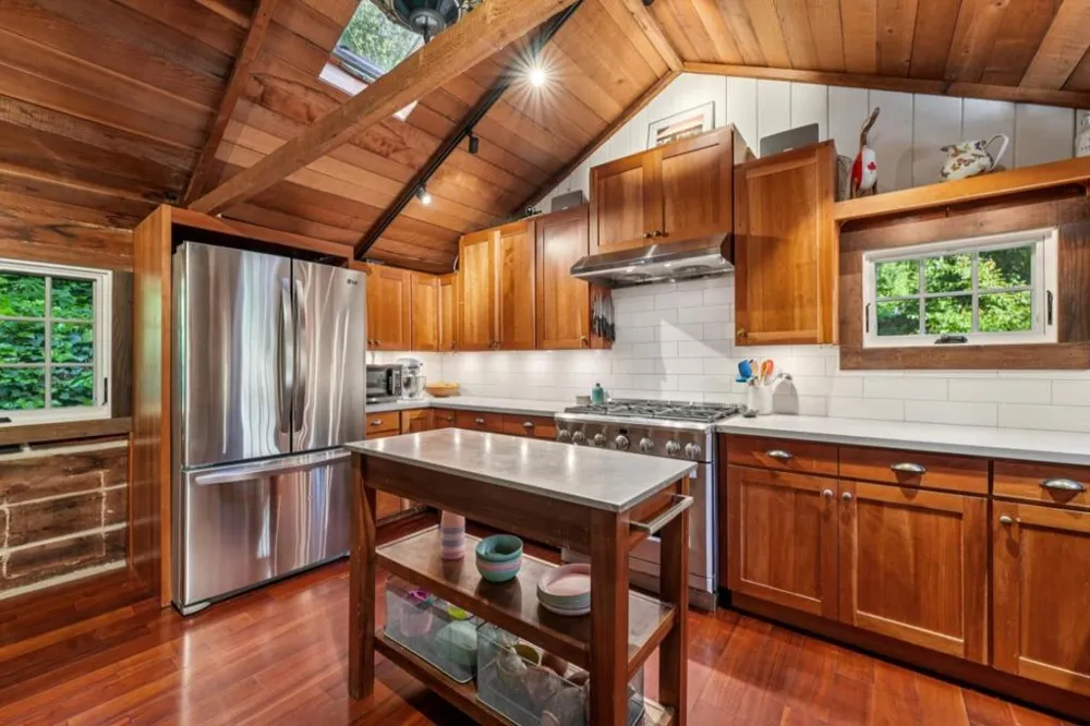 252 Blakewood Way Redwood City, CA 94062