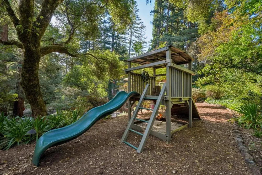 252 Blakewood Way Redwood City, CA 94062