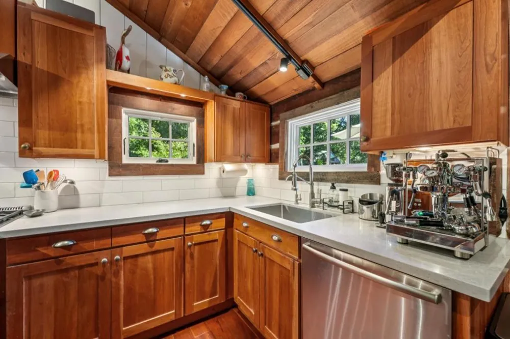 252 Blakewood Way Redwood City, CA 94062