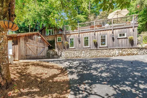 252 Blakewood Way