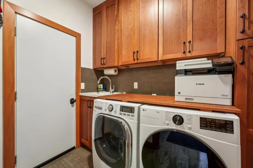 252 Blakewood Way Redwood City, CA 94062