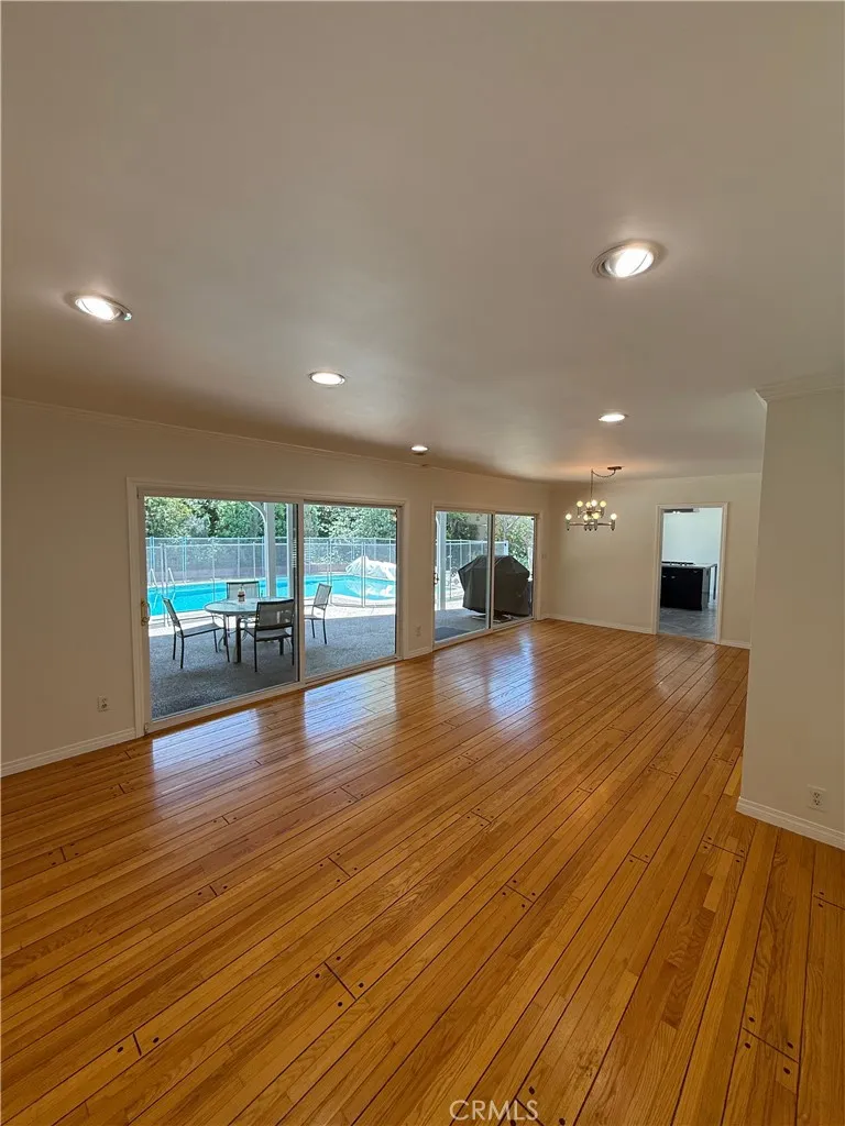 18836 La Amistad Tarzana, CA 91356