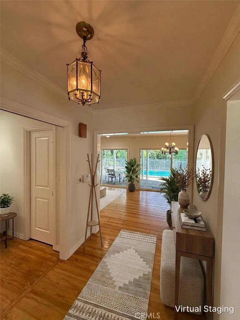 18836 La Amistad Tarzana, CA 91356