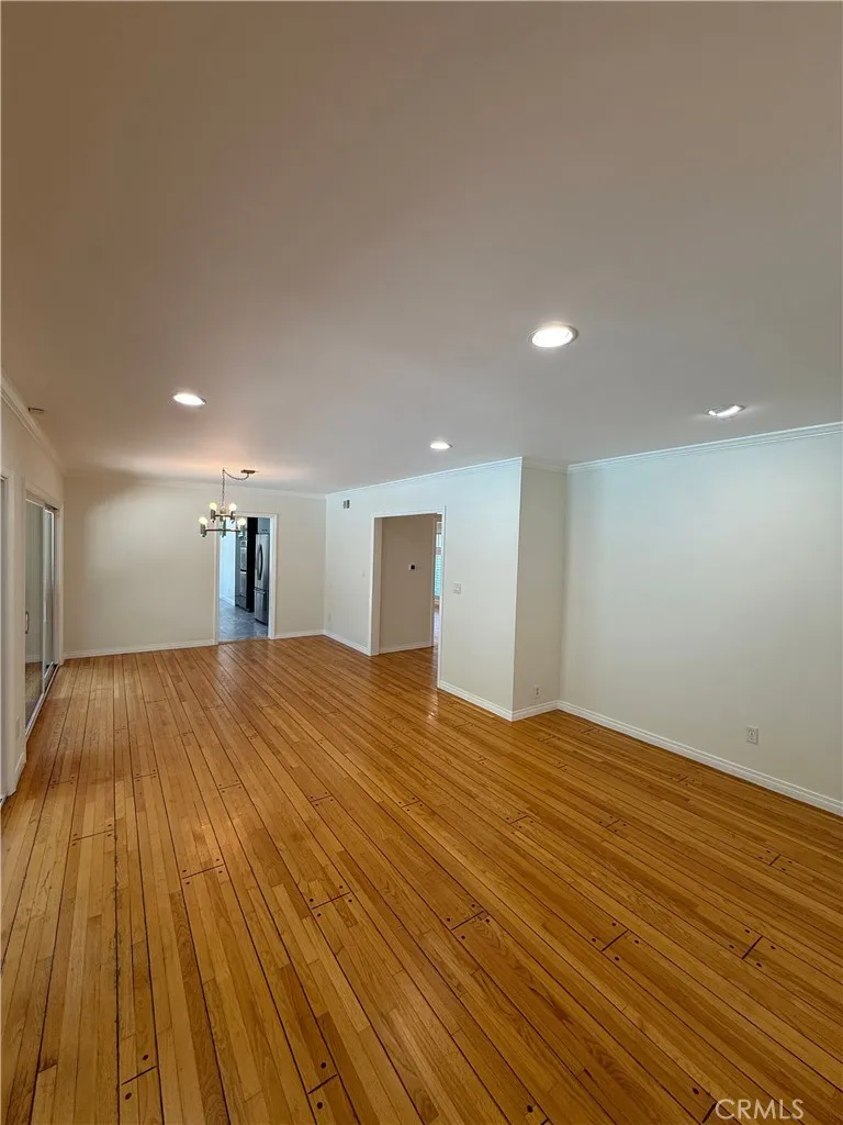 18836 La Amistad Tarzana, CA 91356
