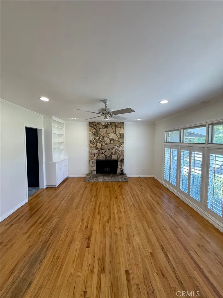 18836 La Amistad Tarzana, CA 91356