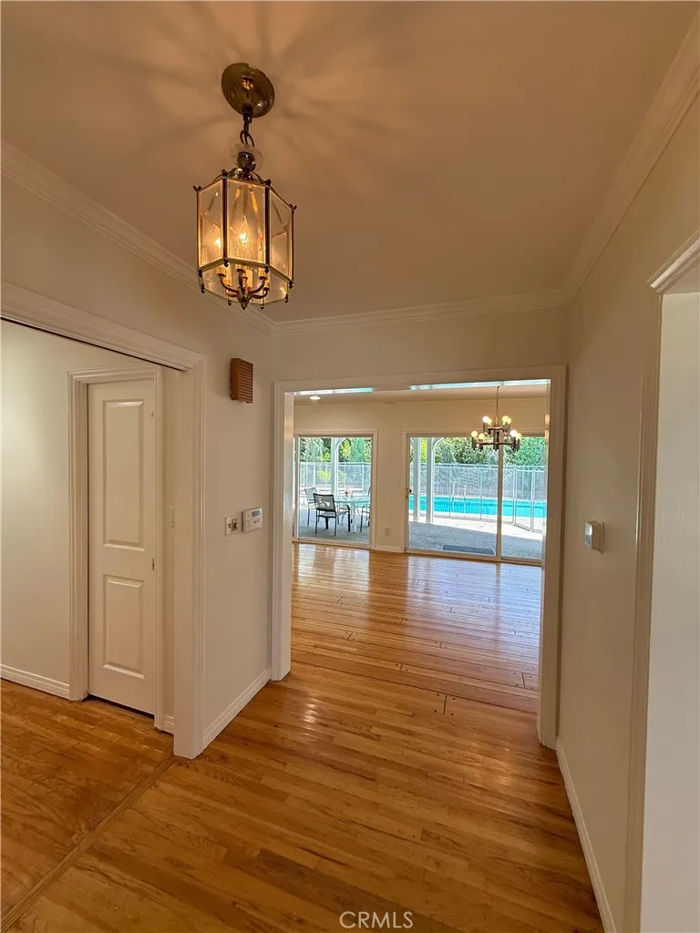 18836 La Amistad Tarzana, CA 91356