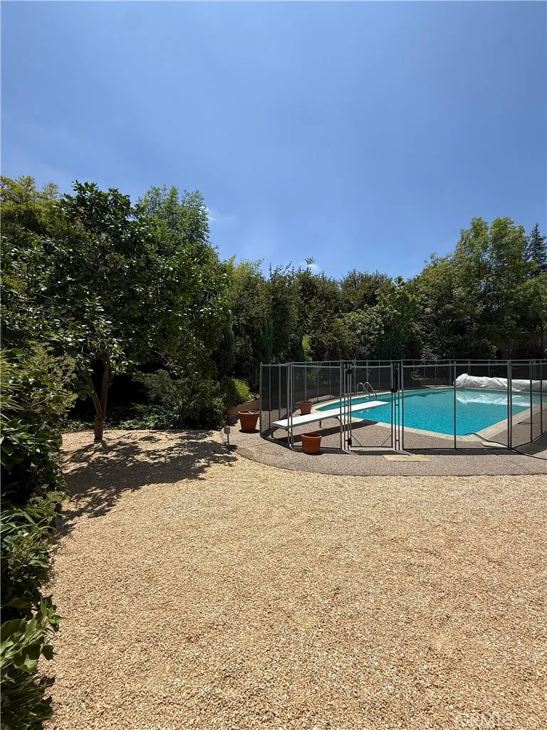 18836 La Amistad Tarzana, CA 91356