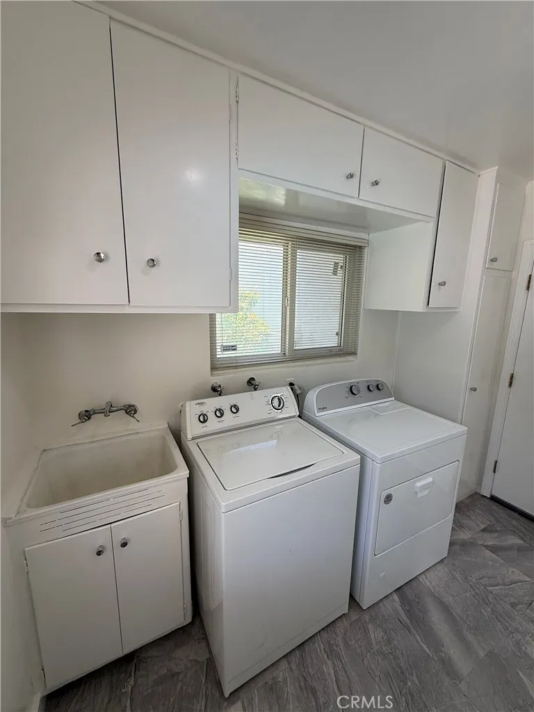 18836 La Amistad Tarzana, CA 91356