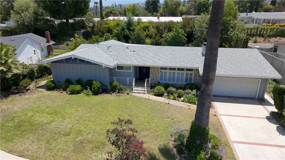 18836 La Amistad Tarzana, CA 91356