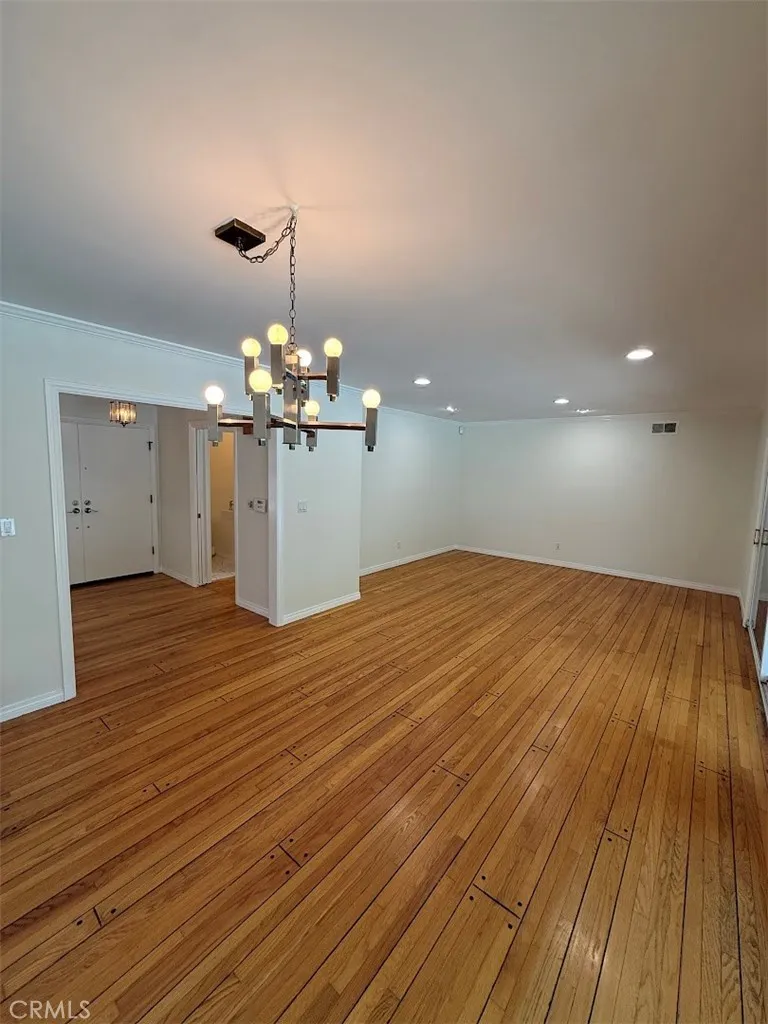 18836 La Amistad Tarzana, CA 91356