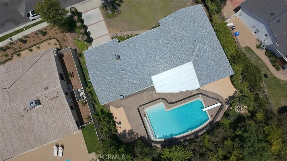 18836 La Amistad Tarzana, CA 91356