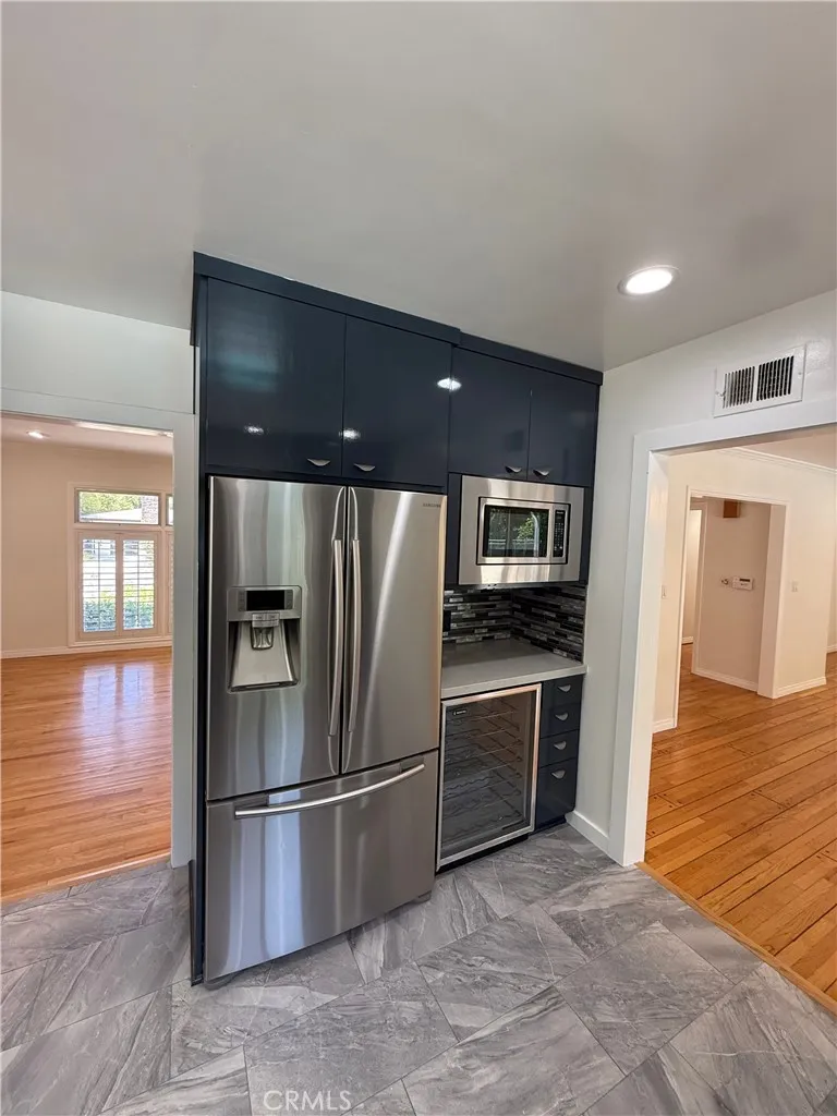18836 La Amistad Tarzana, CA 91356