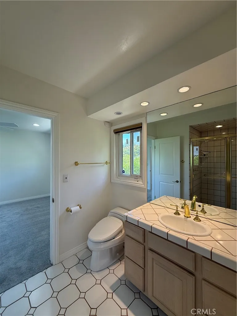 18836 La Amistad Tarzana, CA 91356
