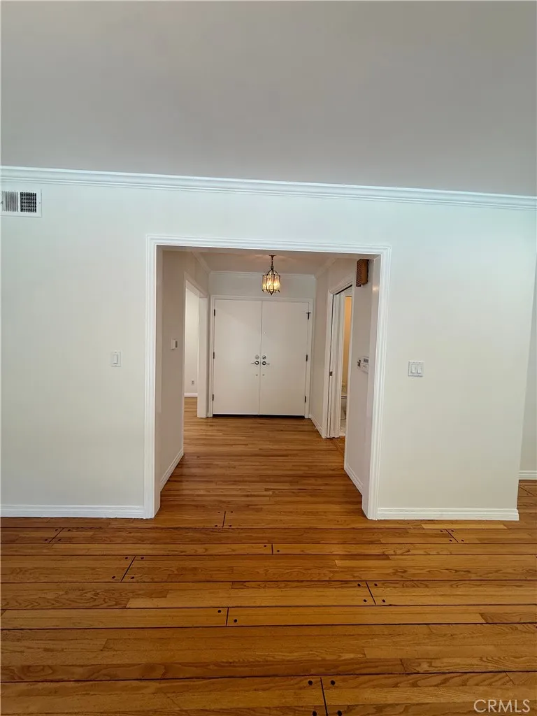 18836 La Amistad Tarzana, CA 91356