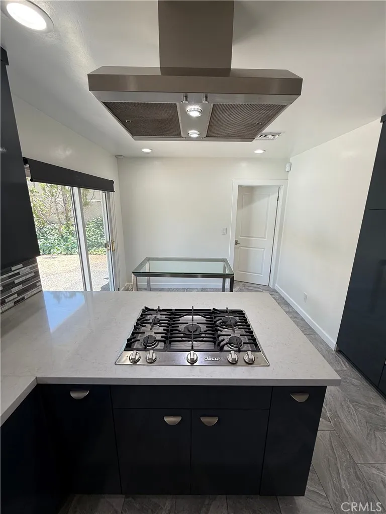 18836 La Amistad Tarzana, CA 91356