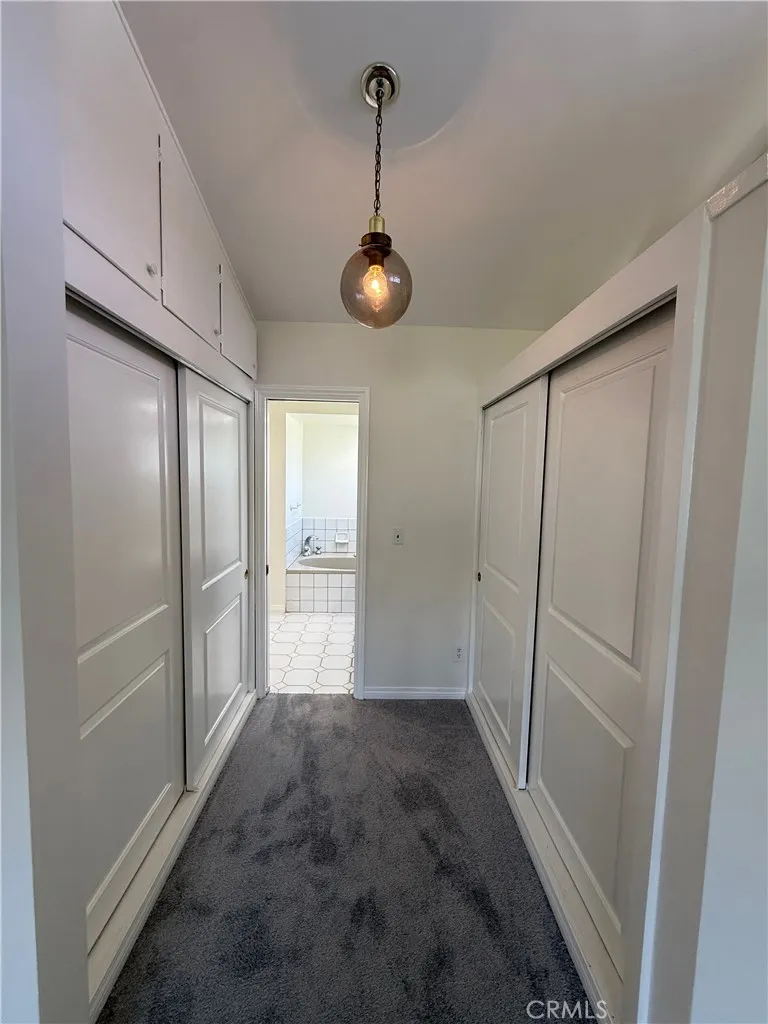 18836 La Amistad Tarzana, CA 91356