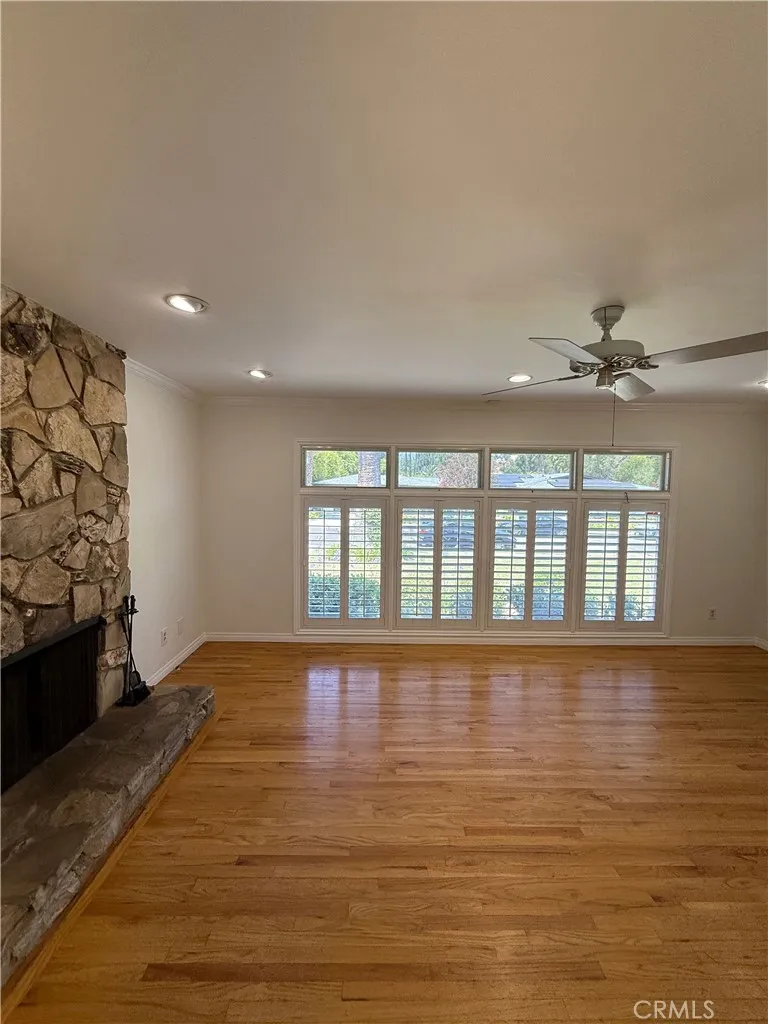 18836 La Amistad Tarzana, CA 91356