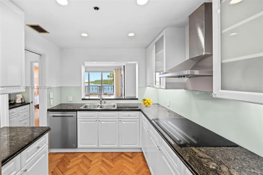 2432 Fisher Island Dr #5302 Miami Beach, FL 33109