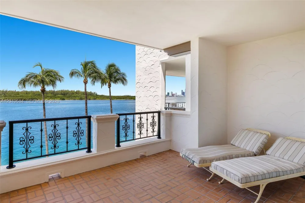 2432 Fisher Island Dr #5302 Miami Beach, FL 33109