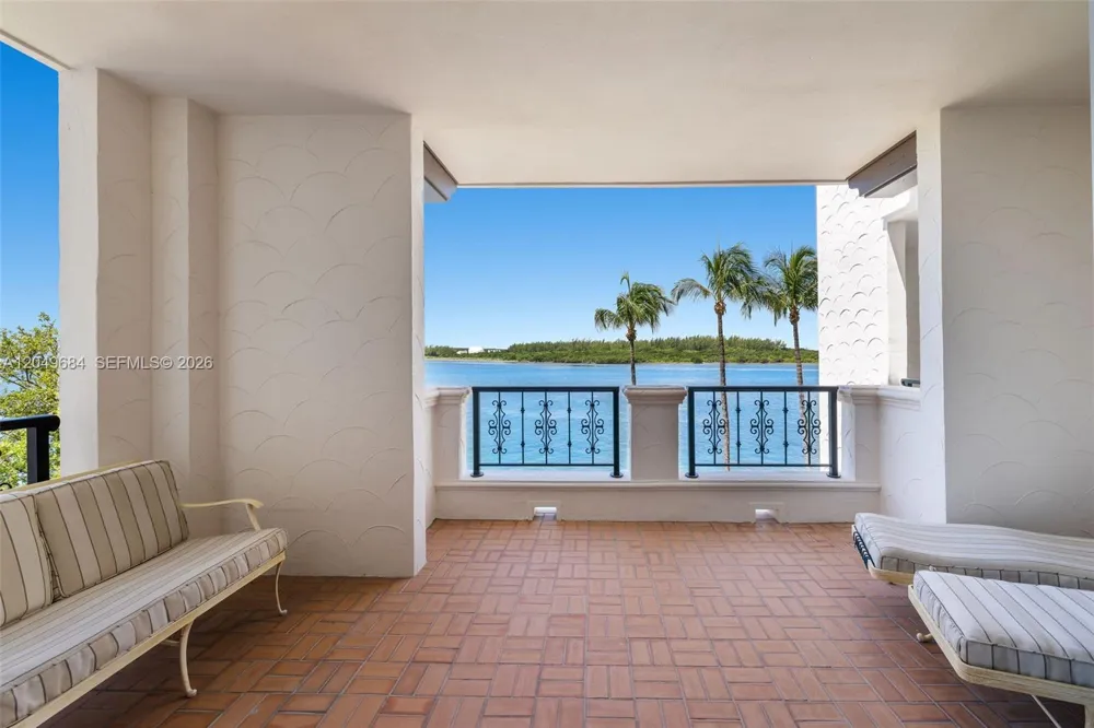 2432 Fisher Island Dr #5302 Miami Beach, FL 33109