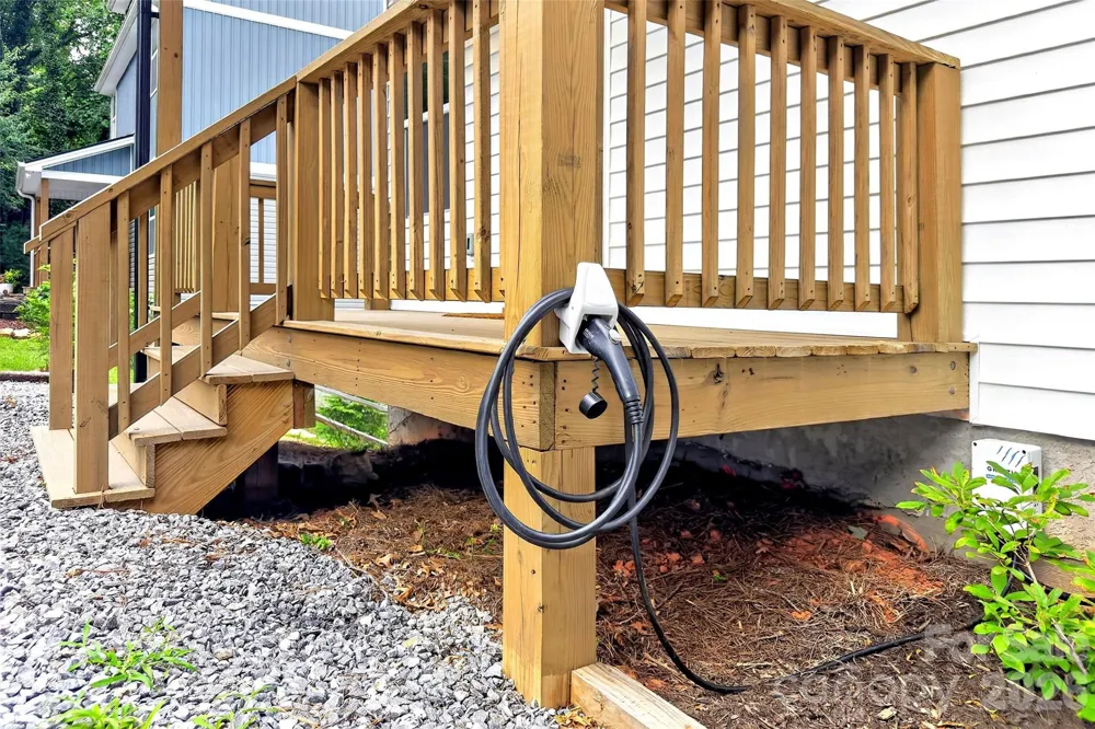88 Walker Street Black Mountain, NC 28711