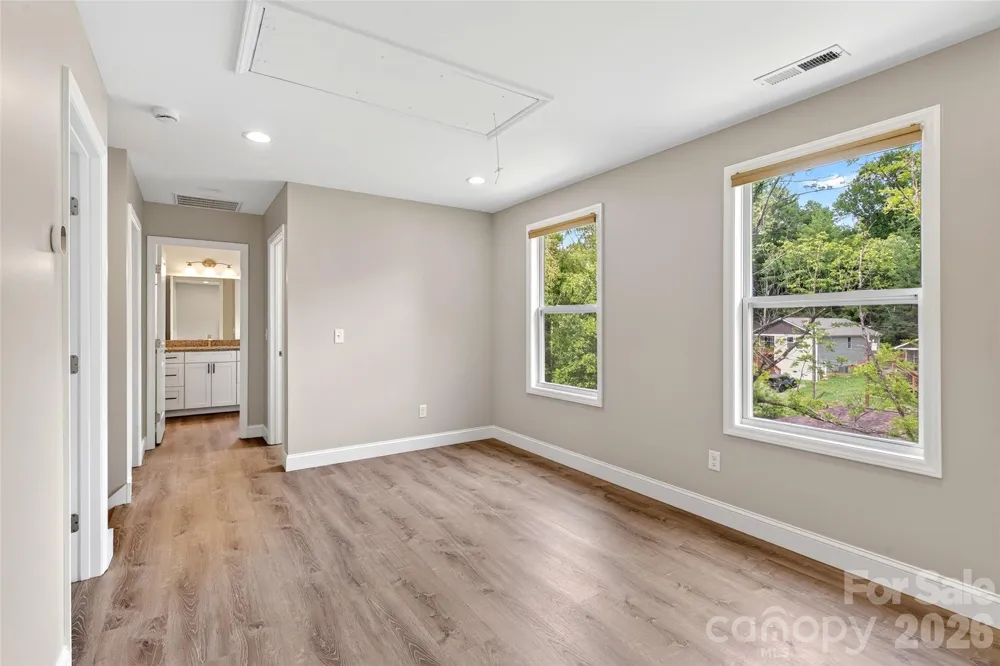 88 Walker Street Black Mountain, NC 28711