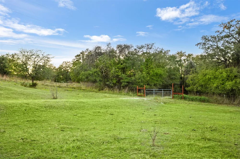 199 Cheyenne Trail Springtown, TX 76082