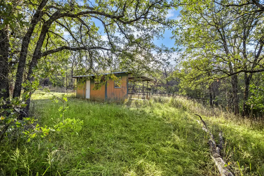 199 Cheyenne Trail Springtown, TX 76082