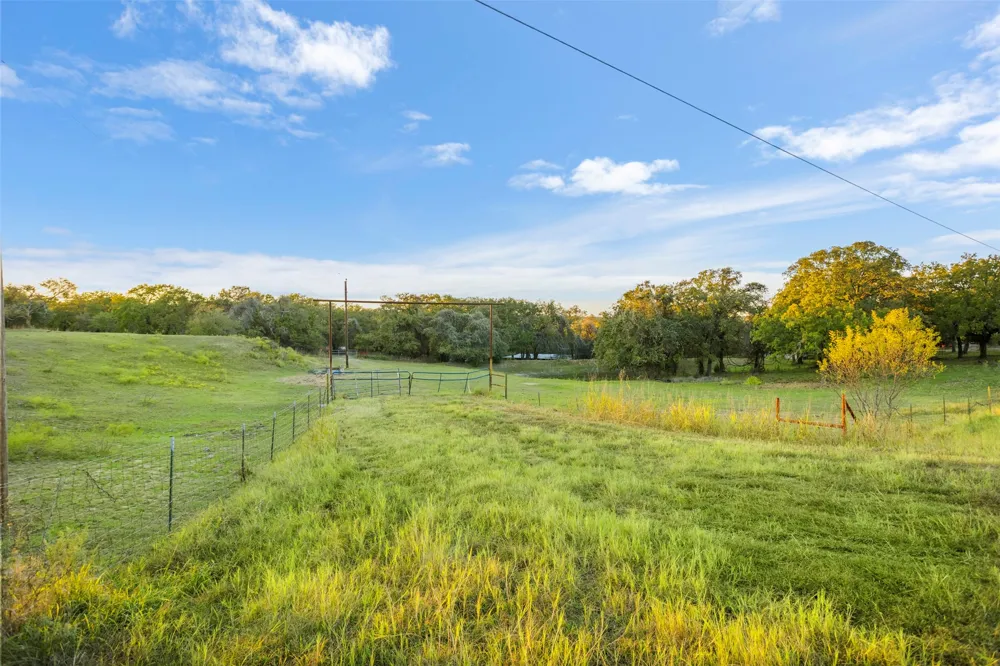 199 Cheyenne Trail Springtown, TX 76082