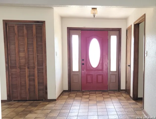 110 Post Oak Floresville, TX 78114