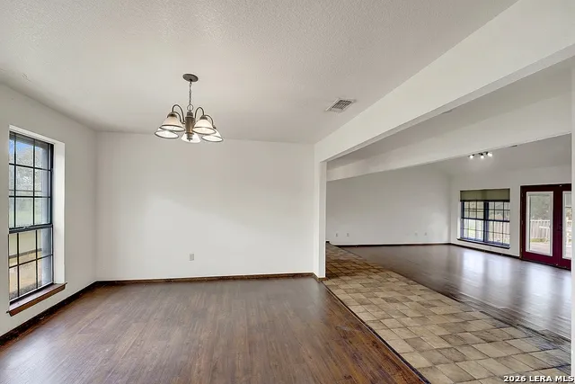 110 Post Oak Floresville, TX 78114
