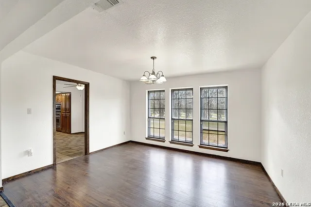 110 Post Oak Floresville, TX 78114