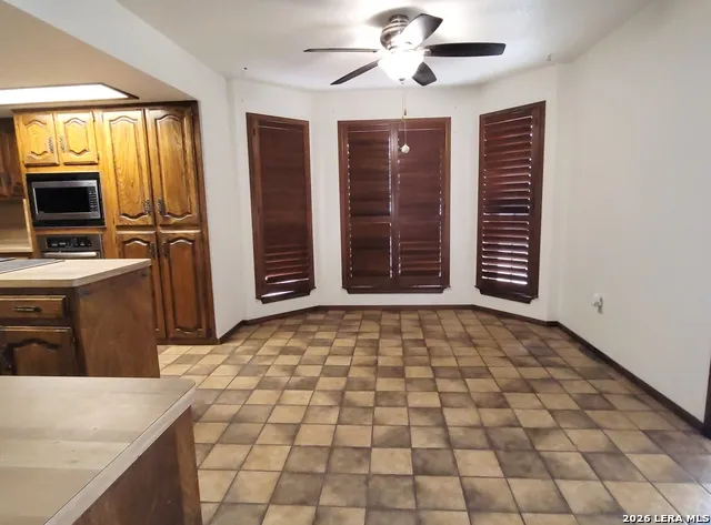 110 Post Oak Floresville, TX 78114