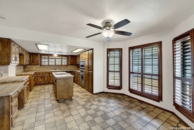 110 Post Oak Floresville, TX 78114