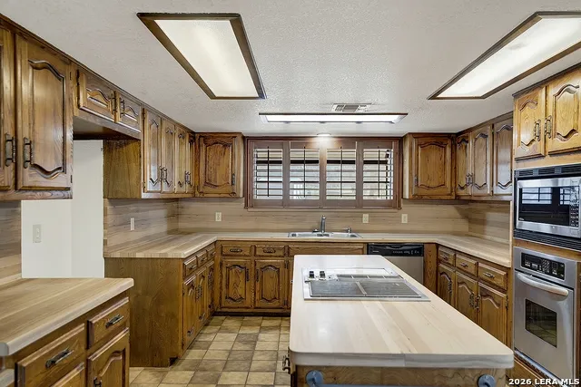 110 Post Oak Floresville, TX 78114
