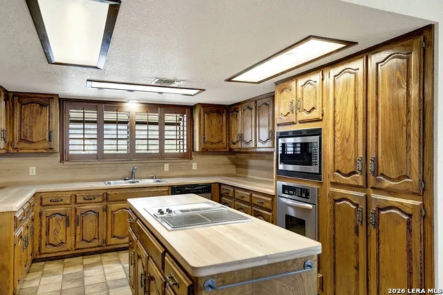 110 Post Oak Floresville, TX 78114