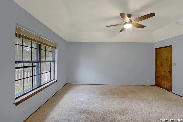 110 Post Oak Floresville, TX 78114