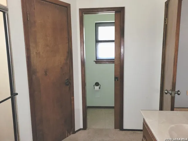 110 Post Oak Floresville, TX 78114