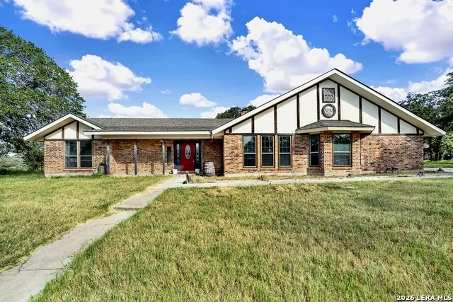 110 Post Oak Floresville, TX 78114