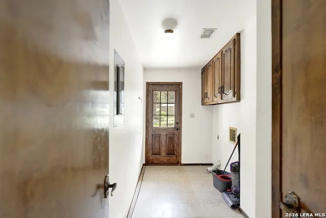 110 Post Oak Floresville, TX 78114
