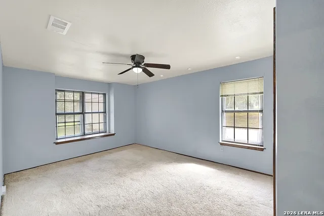 110 Post Oak Floresville, TX 78114