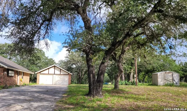 110 Post Oak Floresville, TX 78114