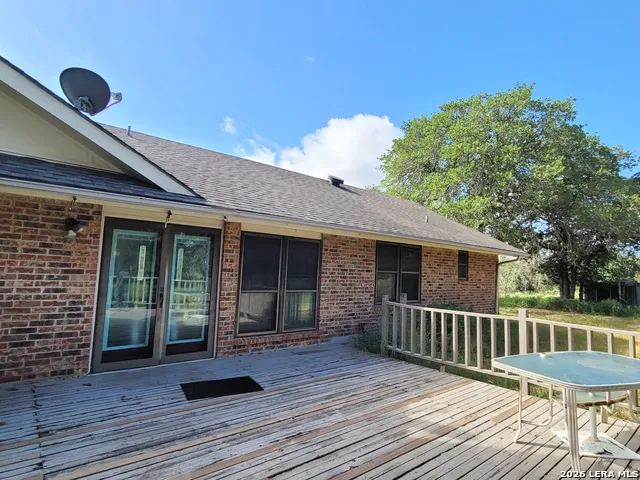 110 Post Oak Floresville, TX 78114